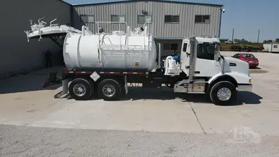 Used 2019 VOLVO VHD64B200 Vacuum Truck Texas US | Roll Off Truck World #1492006