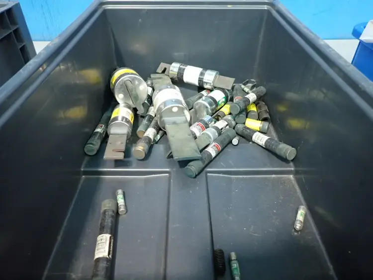 Used LOWPEAK, FUSETRON, BUSS _UNKNOWN_ Fuses | HGR 24 #742102