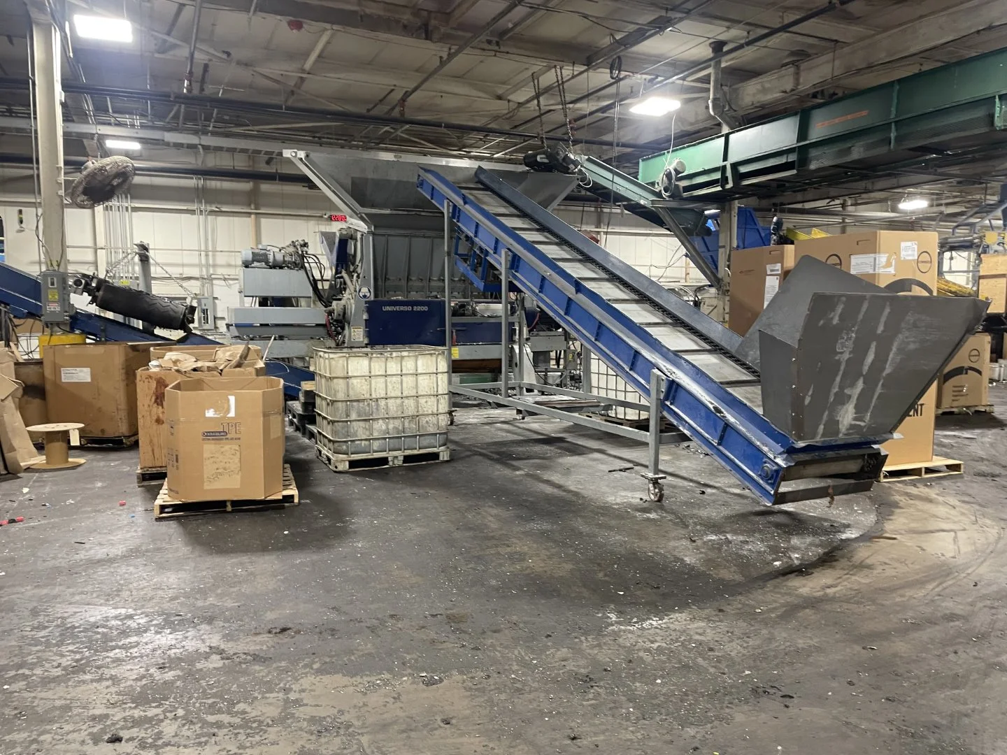 USED 2013 LINDNER 2200