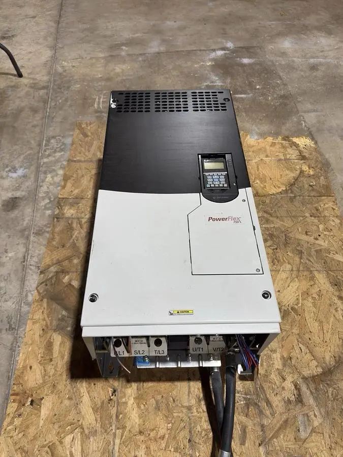 ALLEN BRADLEY 20GWANC415AN6VNHN8-RW AC DRIVE LIQUID COOLED 3 PHASE OUTPUT #S682