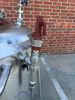 USED DCI 500 LITER STAINLESS STEEL JACKETED REACTOR 45 PSI W/ 0.5 HP MIXER