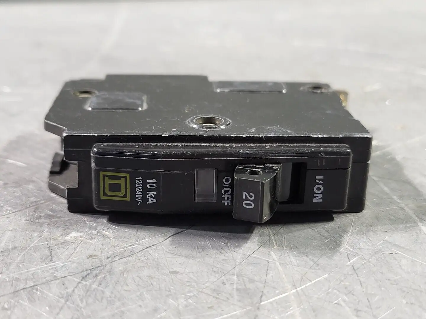 NEW SQUARE D QOB120
