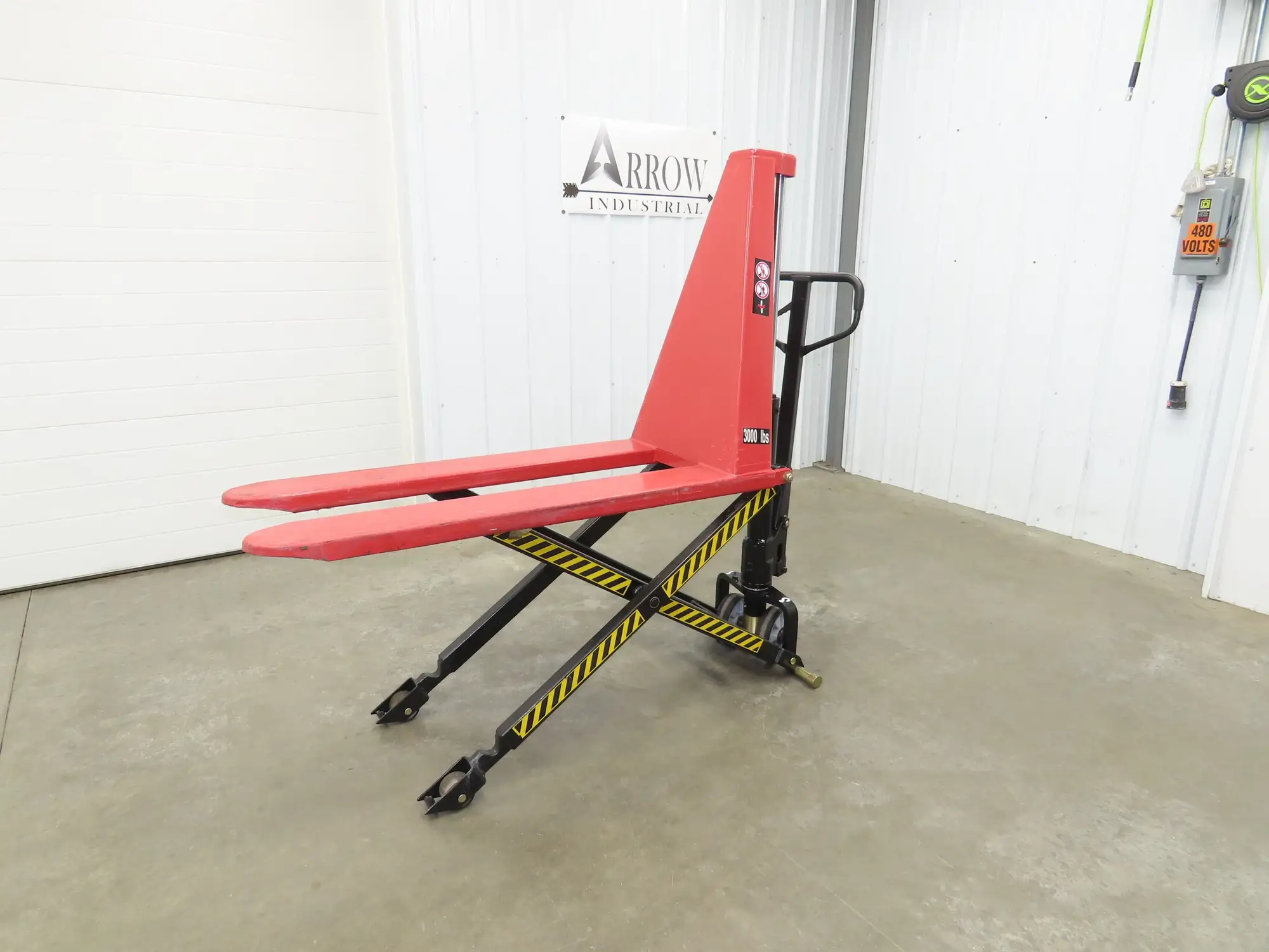 Uline H-5442 Manual Narrow Pallet Lifter 3000lb Jack 46" Long 31" Lift Height
