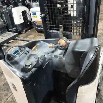 USED 2018 CROWN RR5725-45