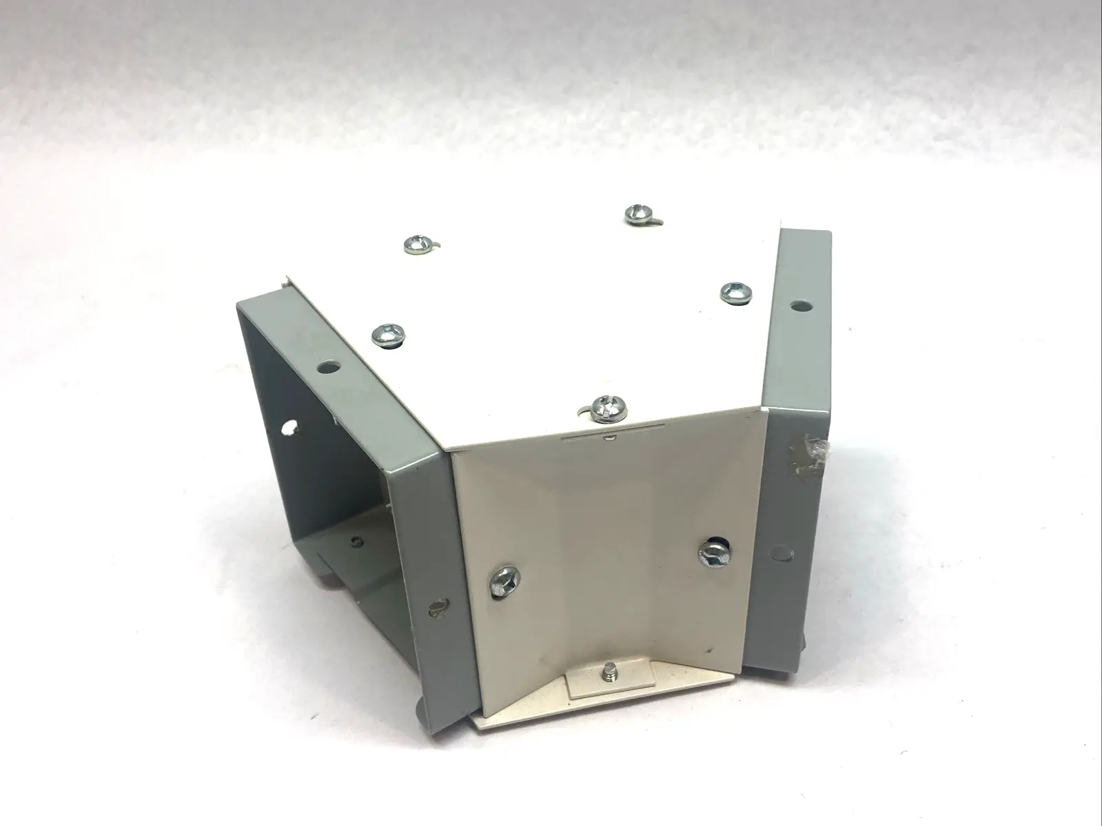 USED NVENT HOFFMAN ELBOW WIREWAY 45° 4" X 4" STEEL WHITE W/ 2X F44GUC