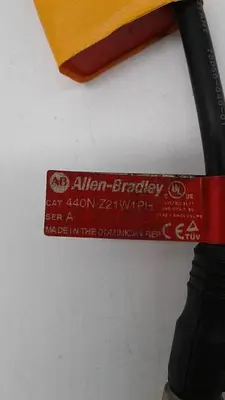 Used ALLEN-BRADLEY ALLEN-BRADLEY GUARD MASTER 440N-Z21W1PH Relays & Switches | ND Industrial Surplus #1211908