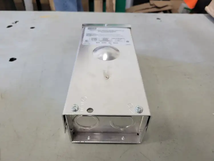 New | in-Stock HUBBELL HBL16 Switchgears British Columbia CA | Lenmark #242002