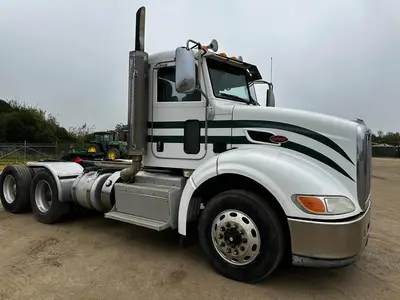 USED 2011 PETERBILT 384