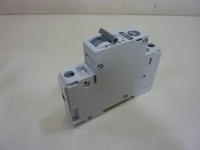 NEW ALLEN BRADLEY 1492-CB1/G040 SER C