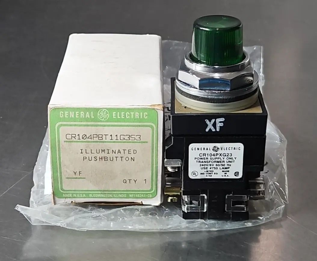 GE CR104PBT11G353 GREEN ILLUMINATED PUSHBUTTON. Loc4D23