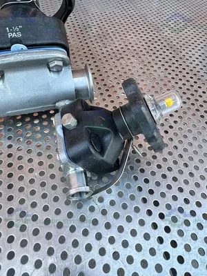 USED 2 ITT PURE FLO RA0.5MAX DIAPHRAGM VALVE  W/ 1 1/2 AND 3/4" SANITARY FITTING
