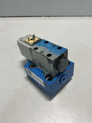 USED VICKERS DG4V-3-2AL-M-U-HL7-60