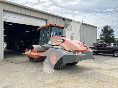 USED 2019 XCMG CV122PD