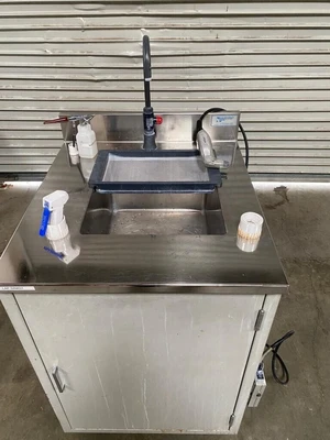 California Stainless Mfg Sink W/ Simco-Ion 6115 AirForce Ionizing Blow-off Gun