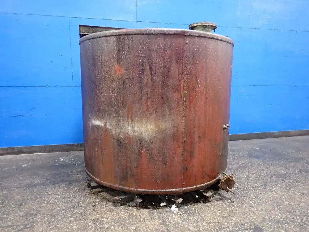 Approx. 1500 Gallons Steel Tank