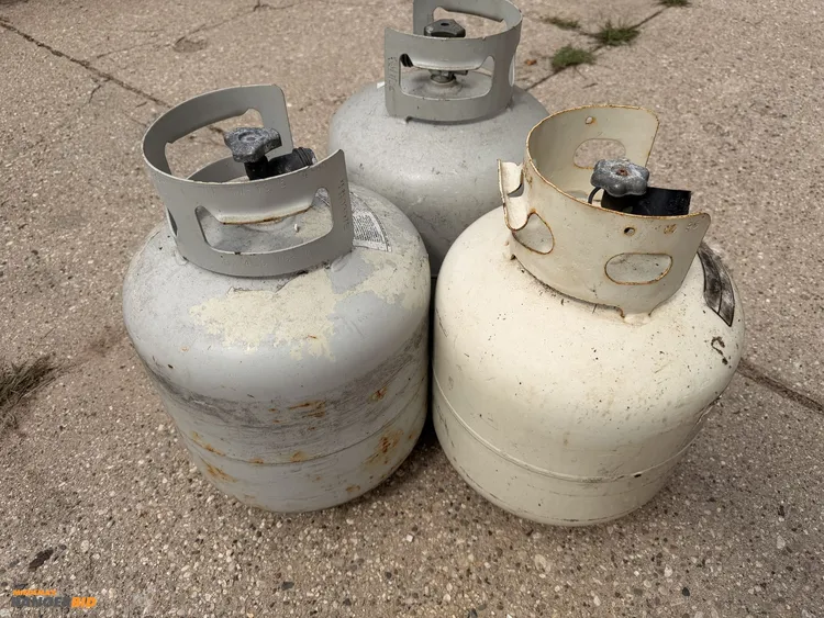 Used (3) 20LB PROPANE TANKS. _UNKNOWN_ Cryogenic & Gas Tanks Michigan US | Miedema Asset Management Group #1419785