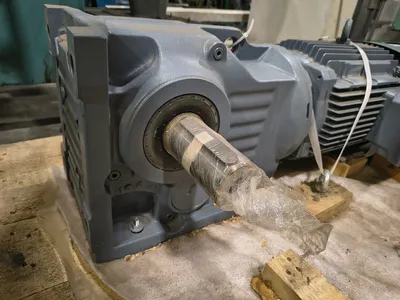 SEW-EURODRIVE K87 DRL160M4BE20/TF/AG7W GEAR MOTOR | ESS Industrial Equipment Sales (2)