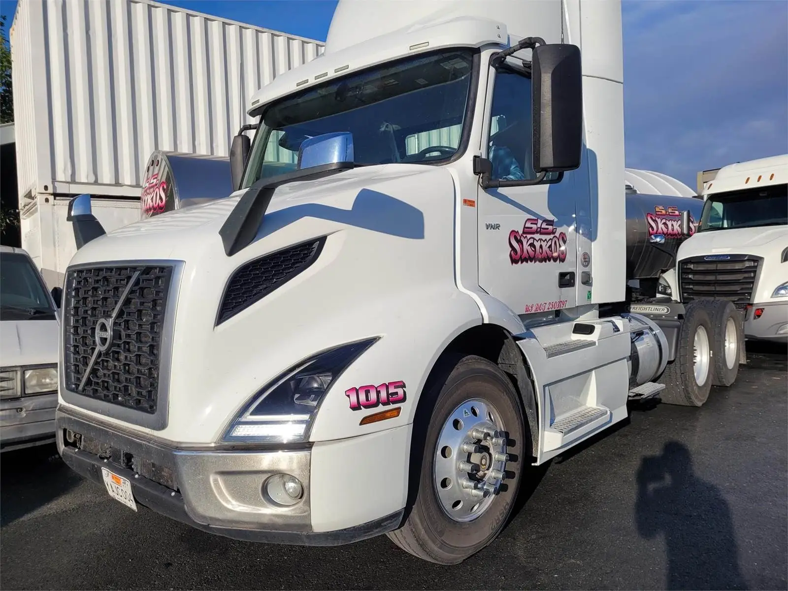 USED 2020 VOLVO VNR64T300