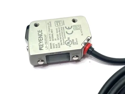 USED KEYENCE RECTANGULAR SELF CONTAINED CMOS LASER SENSOR 250MM