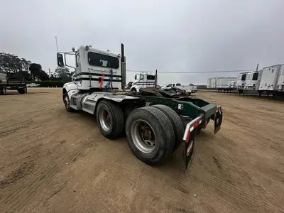 USED 2011 PETERBILT 384