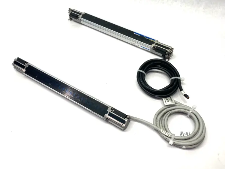 Used KEYENCE Safety Light Curtain Transmitter & Receiver Set HEAVILY SCUFFED Light Curtains & Grids Michigan US | Maverick Industrial Sales #1392431