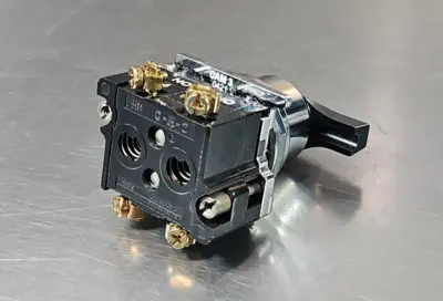 Eaton 10250T21LB Ser B1 Selector switch 3 position maint. Loc4E35