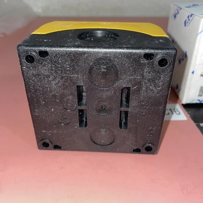 Eaton Moeller Push Button Enclosure M22-IY1-PG Fast Shipping +Warranty