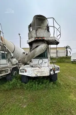 Used 2019 INDIANA PHOENIX CONCRETE MIXER Concrete Mixer Trucks Florida US | Big D Heavy Equipment #1556990