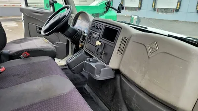 2013 International 4300 flat deck truck w/ Air Brakes