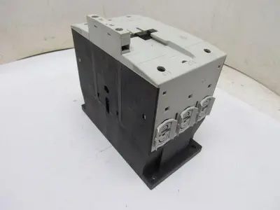Moeller DIL M150 DIL M1 50 Contactor 3-Pole 250VDC 155A 100-120V Coil w/Aux