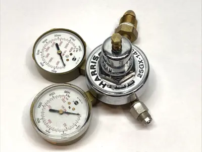 USED HARRIS SINGLE STAGE OXYGEN REGULATOR 3000 PSI WITHOUT KNOB