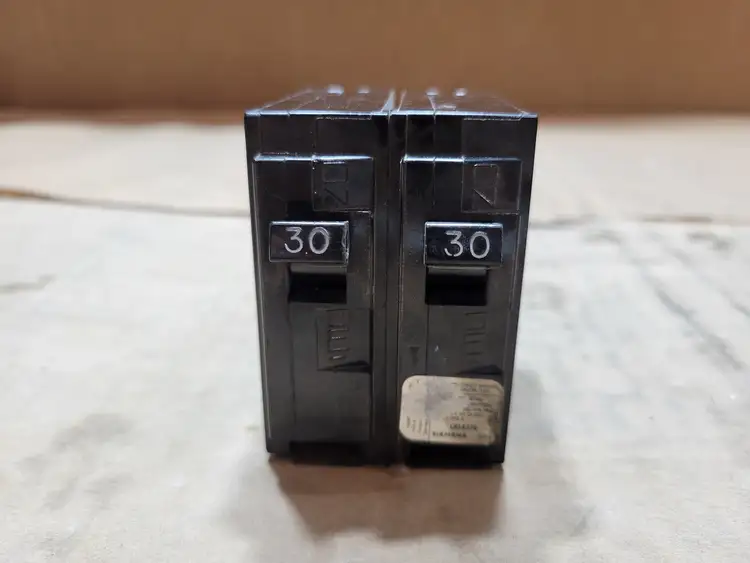 Used SIEMENS Q230 Switchgears British Columbia CA | Lenmark #1438554