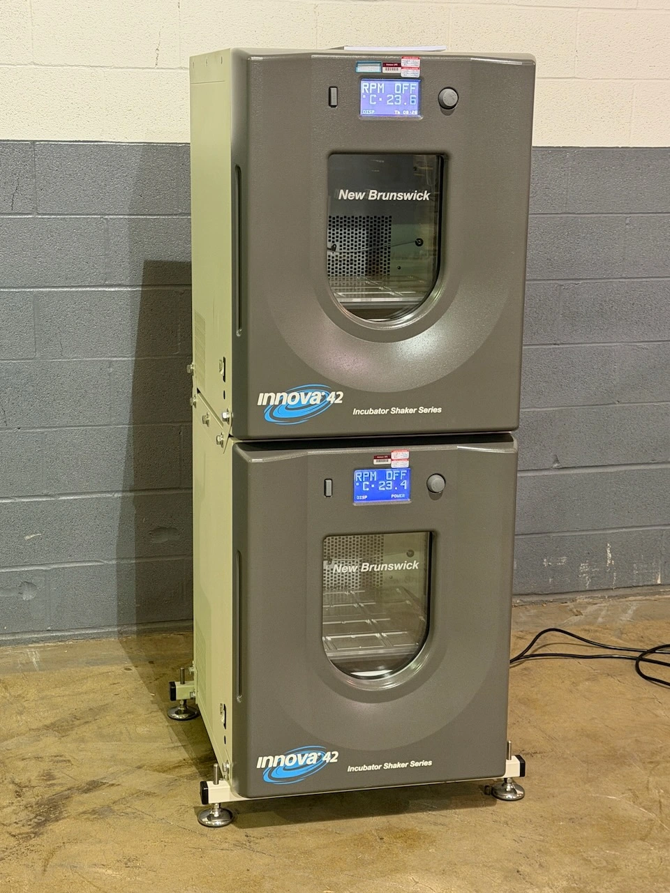 Used _UNKNOWN_ _UNKNOWN_ Incubator Shakers Ohio US | Federal Equipment Company #1365540