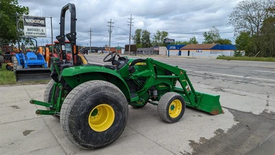 USED JOHN DEERE 4044M