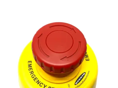 USED BANNER ENGINEERING ILLUMINATED EMERGENCY STOP PUSHBUTTON 30MM MOUNT 25304