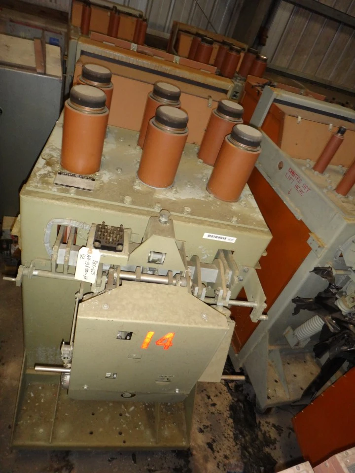 General Electric AM-13.8-1000-3H Magne Blast Circuit Breaker