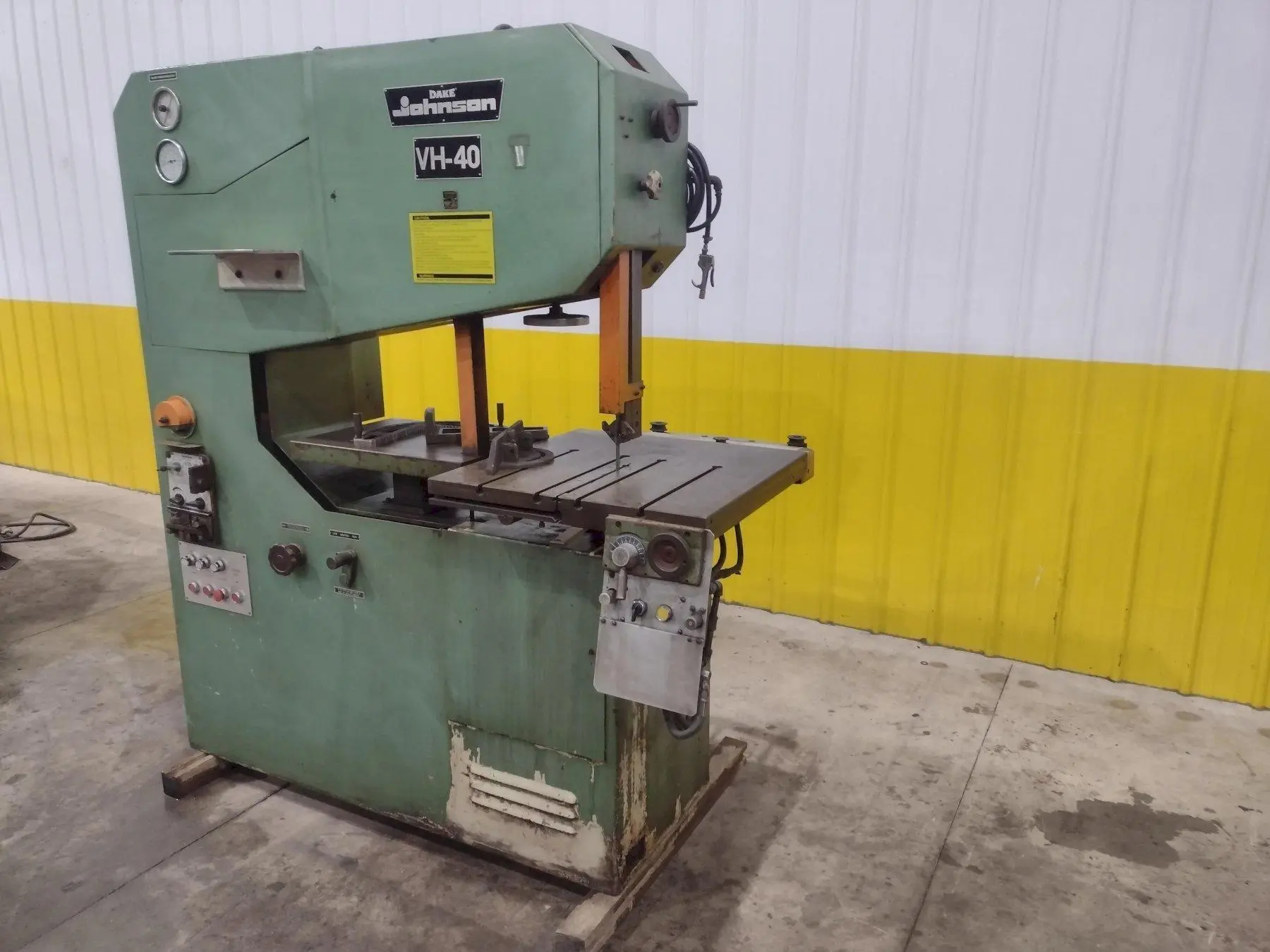 40" DAKE JOHNSON MODEL #VH-40 VERTICAL BAND SAW: STOCK #22831