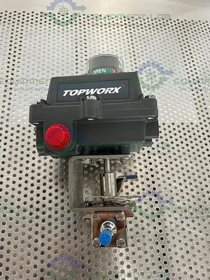 USED TOPWORX DXP-E20GNEB VALVE ACTUATOR POSITIONER CONTROLLER W/ 1/2" VALVE