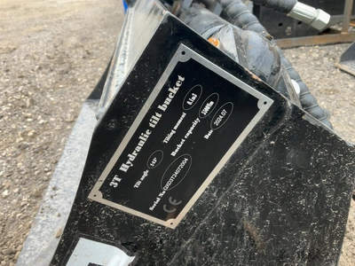 Used GIYI 3T HYDRAULIC TILT BUCKET MINI EXCAVATOR ATTACHMENT Multipurpose Buckets Michigan US | Miedema Asset Management Group #1579266