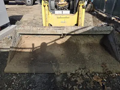 USED 2005 KOMATSU SK1026-5N