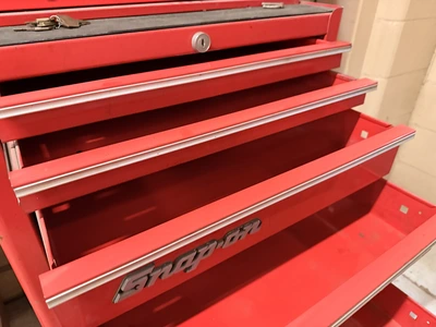 Used SNAP-ON 3 TOOL BOX SET INCLUDES ROLL AROUND, AND 2 ADDITIONAL STACKED TOOL BOXES. Tool Box Michigan US | Miedema Asset Management Group #1353219