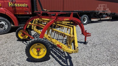 USED NEW HOLLAND ROLABAR 256