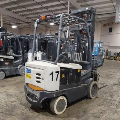 USED 2019 CROWN FC5225-60