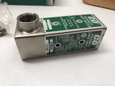 USED GO SWITCH HEAVY PILOT DUTY PROXIMITY LIMIT SWITCH SENSOR