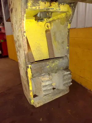 2000 LBS BRADLEY LIFTING POWERED TELESCOPING COIL GRAB LIFTER: STOCK #17883