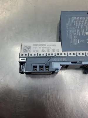 USED Siemens 6ES7132-6FD00-0CU0 DO Module w/6ES7193-6BP00-0DU0 Base