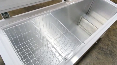 171-0374 71" Solid Top Self Contained Chest Freezer