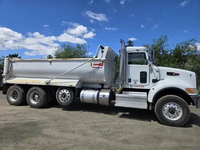 USED 2018 PETERBILT 348