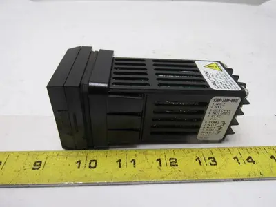 Trine 93BB-1DD0-00AS Temperature Controller Green Red Display 100-240V