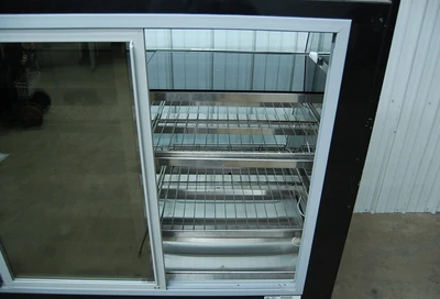 142-0474 Hill Phoenix KBC48D 50” Curved Bakery Display Case